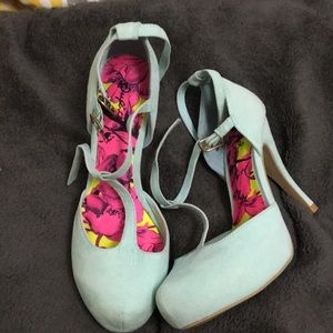 Mint t strap pumps
